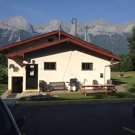 The Gateway Inn Canmore Exteriör bild