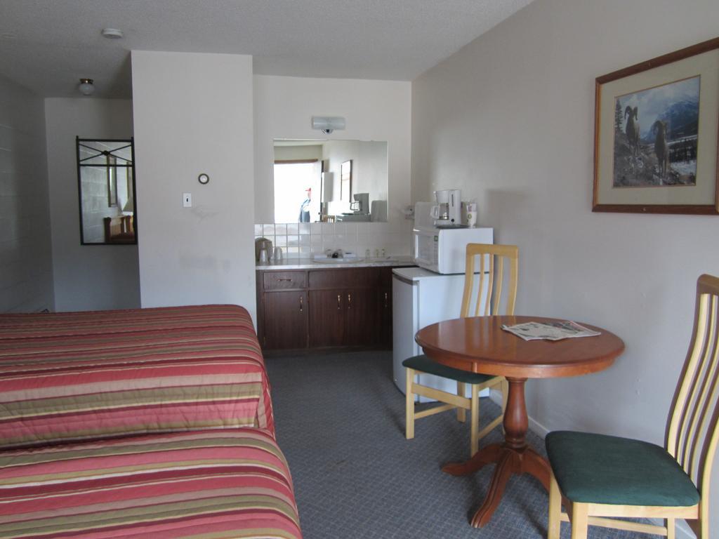 The Gateway Inn Canmore Rum bild