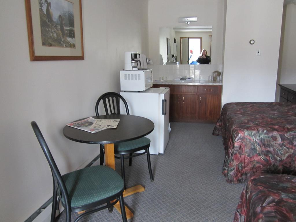 The Gateway Inn Canmore Rum bild