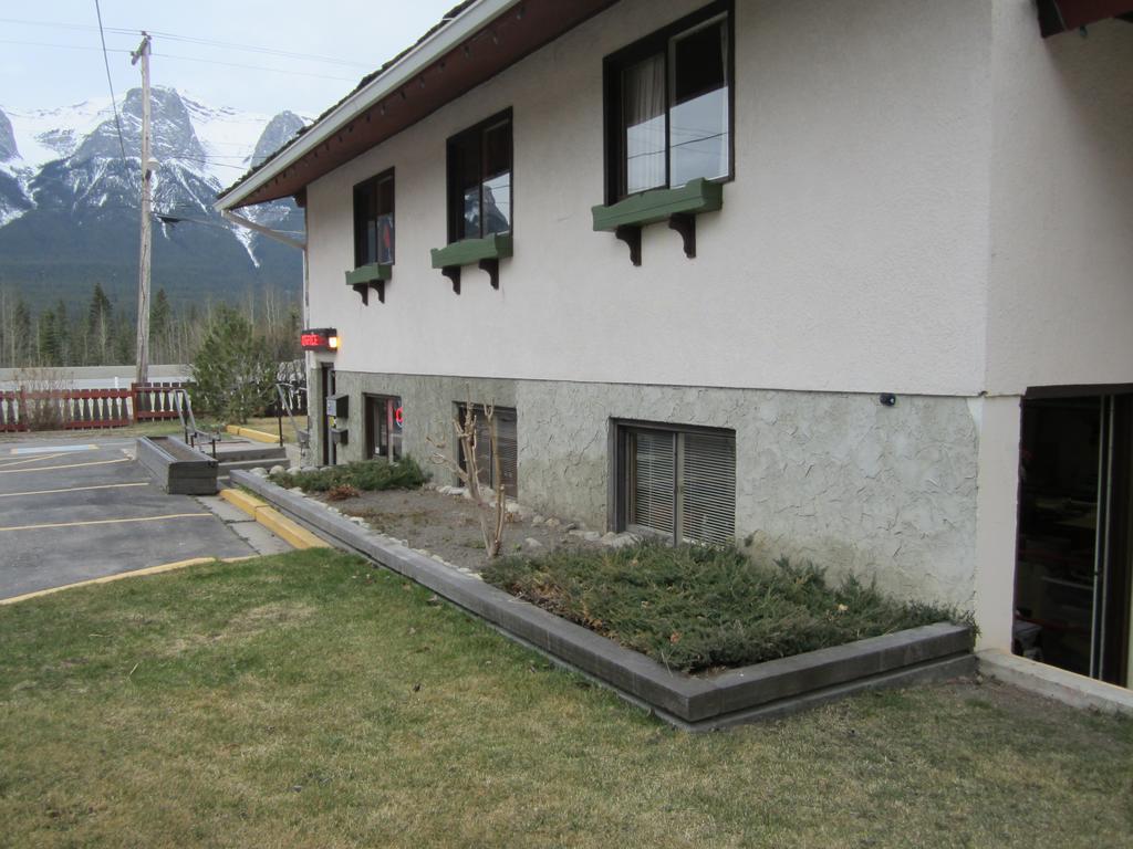 The Gateway Inn Canmore Exteriör bild