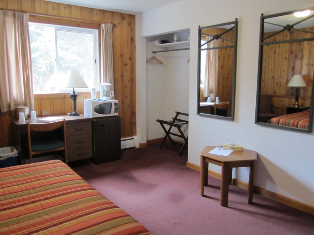 The Gateway Inn Canmore Rum bild
