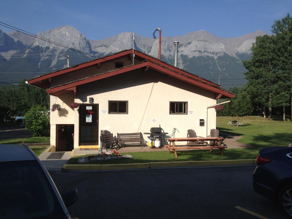 The Gateway Inn Canmore Exteriör bild